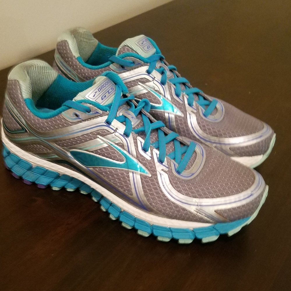 Brooks GTS 16 - size 9.5 wide - great condition
